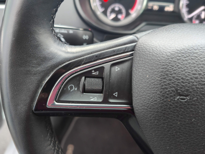 Skoda Octavia 1.6 DSG CARPLAY APS AV/AR SIEGES CHAUFFANTS CRUISE