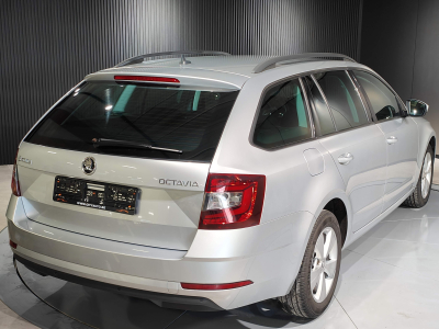Skoda Octavia 1.6 DSG CARPLAY APS AV/AR SIEGES CHAUFFANTS CRUISE