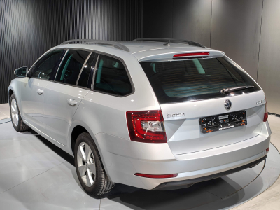 Skoda Octavia 1.6 DSG CARPLAY APS AV/AR SIEGES CHAUFFANTS CRUISE