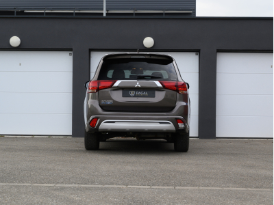 Mitsubishi Outlander Plug-in BASIS 2.4 4WD