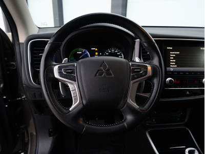 Mitsubishi Outlander Plug-in BASIS 2.4 4WD