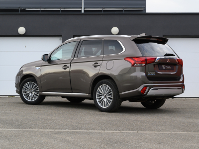 Mitsubishi Outlander Plug-in BASIS 2.4 4WD