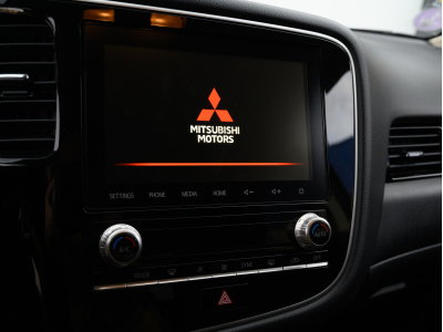 Mitsubishi Outlander Plug-in BASIS 2.4 4WD