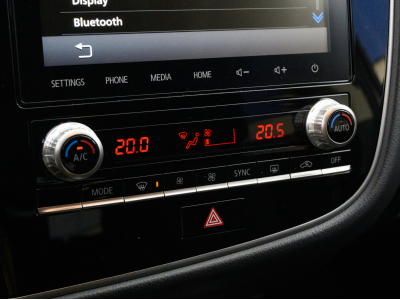 Mitsubishi Outlander Plug-in BASIS 2.4 4WD