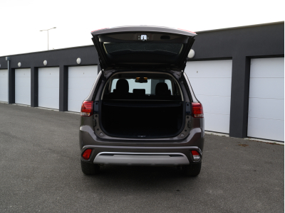 Mitsubishi Outlander Plug-in BASIS 2.4 4WD