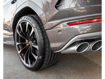 Lamborghini Urus 4.0 V8 Auto./PANO/23/360°/B&O/HUD/CARBON/VOLL