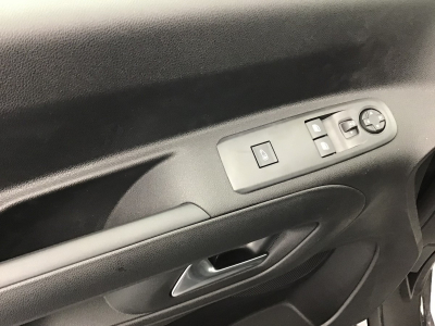 Peugeot Partner L1H1 AT 130 3 Sitzer/Klimaauto/Kamera