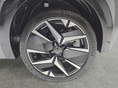 Peugeot 208 1.2 PureTech Hýbrid 110 E-DSC6 GT