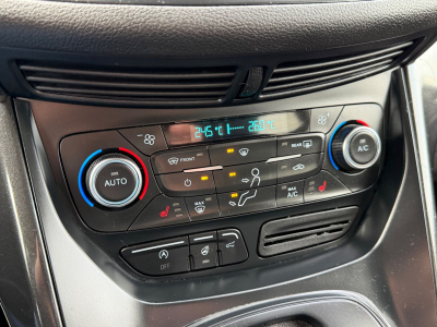 Ford Kuga Titanium AWD/129KW/1:HAND/SCHECKHEFT/