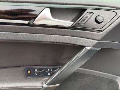 Volkswagen Golf VII Lim. Highline BMT 150PS/DSG/Pano/Leder/