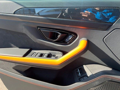 Lamborghini Urus 4.0 V8 PHEV SE-Akrapovic-carbon-AHK-DVD-VOLL