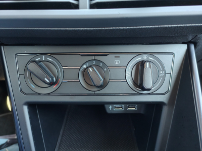 Volkswagen Polo 1.0i CARPLAY BLUETOOTH RADIO
