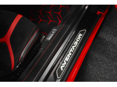 Lamborghini Aventador SVJ Coupé / 1 OF 900 / ROSSO MARS