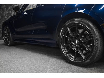 Aston Martin DBX 707 - ULTRAMARINE BLACK