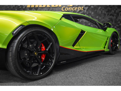 Lamborghini Revuelto AD PERSONAM - VERDE CITREA / ROSSO MARS