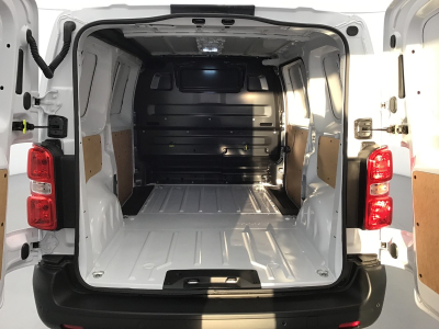 Opel Vivaro L2H1 145 Magic Cargo / 4Jahresreifen