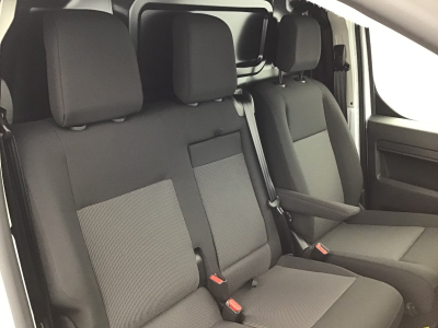 Opel Vivaro L2H1 145 Magic Cargo / 4Jahresreifen