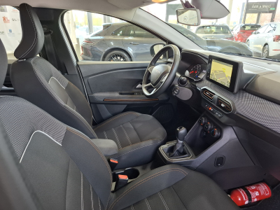 Dacia Sandero 1.0 TCe 90 Stepway, B.Auto., 1 HAND, CAMERA, NAVI, PDC, REGULATEUR / LIMITEUR, ANGLE MORT,