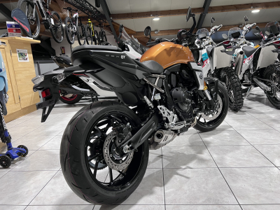 Suzuki GSX-8T 