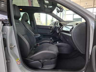 Skoda Fabia 1.0 TSI  MONTE CARLO, LED, CAMERA, PANORAMIQUE, ALU 17'',NAVI, 1HAND