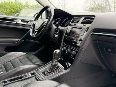 Volkswagen Golf VII Lim. Highline BMT 150PS/DSG/Pano/Leder/