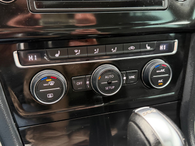 Volkswagen Golf VII Lim. Highline BMT 150PS/DSG/Pano/Leder/