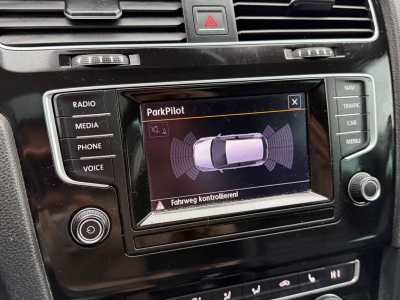 Volkswagen Golf VII Lim. Highline BMT 150PS/DSG/Pano/Leder/