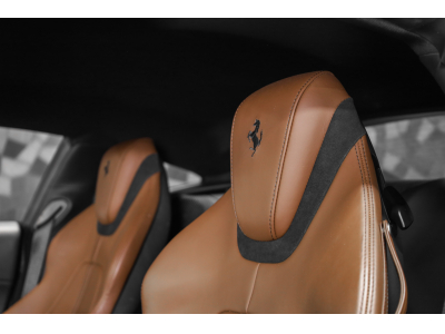 Ferrari Roma V8 - GRIGIO SILVERSTONE / CIOCCOLATO