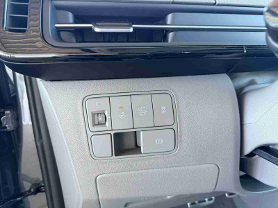 Hyundai Staria 1.6 T-GDI HEV 225 Luxury