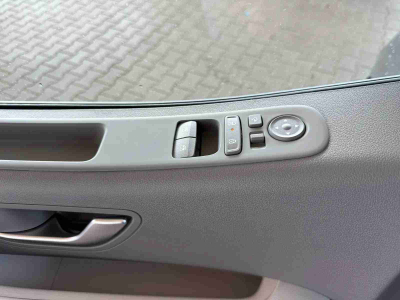 Hyundai Staria 1.6 T-GDI HEV 225 Luxury