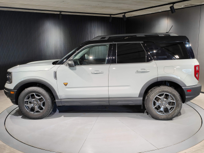 Ford Bronco 2.0 ECOBOOST BADLANDS 4X4 GPS CAMERA B&O TOIT PANO OUV SIEGES ET VOLANT CHAUFF LED