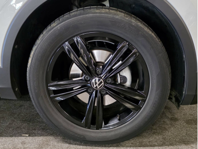 Volkswagen Tiguan 1.5 TSI 150 URBAN SPORT VIRTUAL HEAD UP HARMAN KARDON CUIR NAVIC 1 HAND