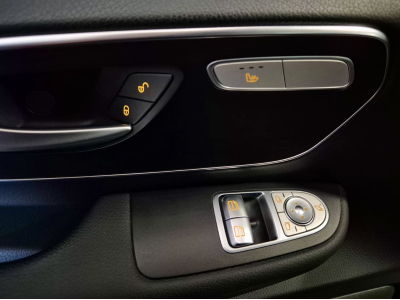 Mercedes-Benz V 250 D AMG LINE 7 SITZE CUIR NAVI 1 HAND