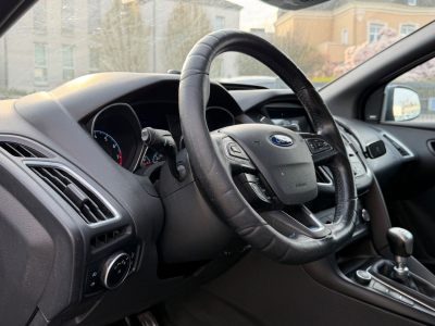 Ford Focus Lim. RS 257 KW/Schalensitze/ALLRAD/