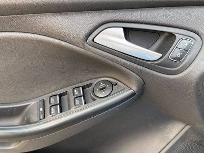 Ford Focus Lim. RS 257 KW/Schalensitze/ALLRAD/