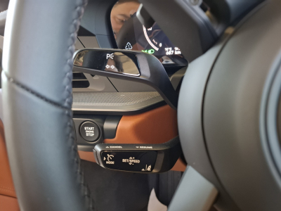 Porsche 992 FACELIFT CARRERA CABRIO PACK CHRONO BOSE CUIR NAVI 1 HAND 360°