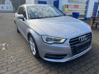 Audi A3 AUDI A3 NAVI XENON MFL TEMPOMAT BII XENON
