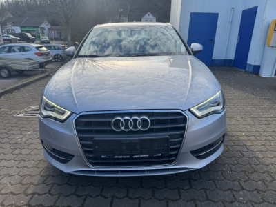 Audi A3 AUDI A3 NAVI XENON MFL TEMPOMAT BII XENON