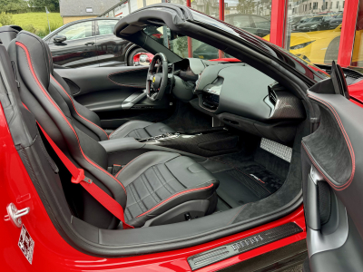 Ferrari SF90 Spider REPRISES POSSIBLE ... INZAHLUNGEN MÖGLICH Full options Great best comfort seats 1 HAND
