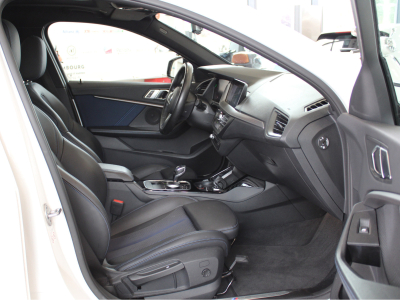BMW 118 i M SPORT PAKET PANO CUIR NAVI 1 HAND