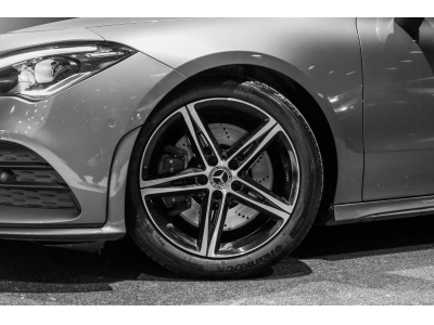 Mercedes-Benz CLA 220 AMG Line