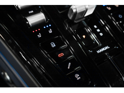 Aston Martin DB12 V8 Twin Turbo - CONCOURS BLUE