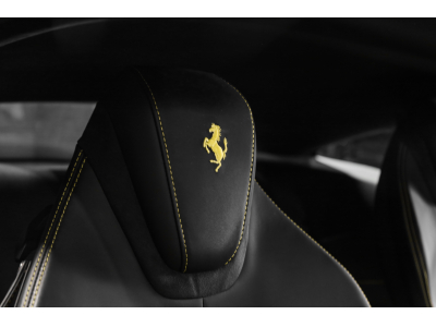 Ferrari Roma V8 - BLU POZZI / GIALLO