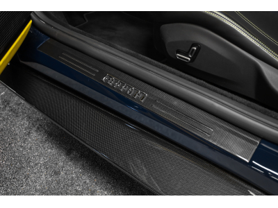 Ferrari Roma V8 - BLU POZZI / GIALLO