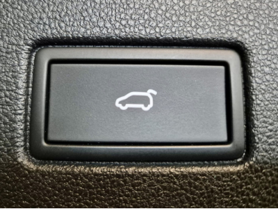 Volkswagen Touran 2.0 TDI 150 DSG 3X R-LINE 7 SITZE LED NAVI