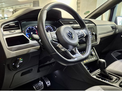 Volkswagen Touran 2.0 TDI 150 DSG 3X R-LINE 7 SITZE LED NAVI