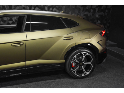 Lamborghini Urus SE - MATTE VERDE GEA - AD PERSONAM