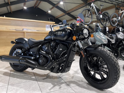 Indian Scout Bobber Ltd + Tech Black Smoke