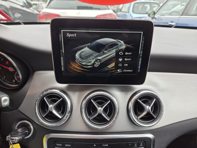 Mercedes-Benz CLA 200 D 7G-DCT COUPE AMG-LINE