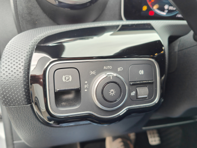 Mercedes-Benz A 200 A200 8G-DCT PACK AMG GPS CARPLAY LUMIERE AMBIANCE